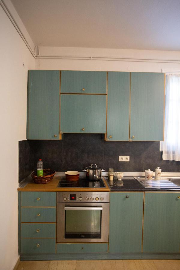 Traditional With Garden, Also For Gatherings ,15 Minutes From Airport * Thessalonique
