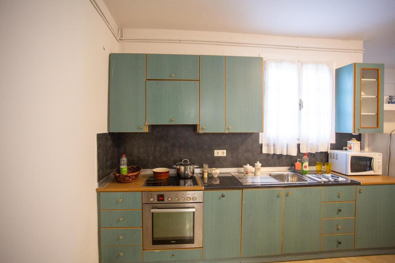 Traditional With Garden, Also For Gatherings ,15 Minutes From Airport Thessalonique